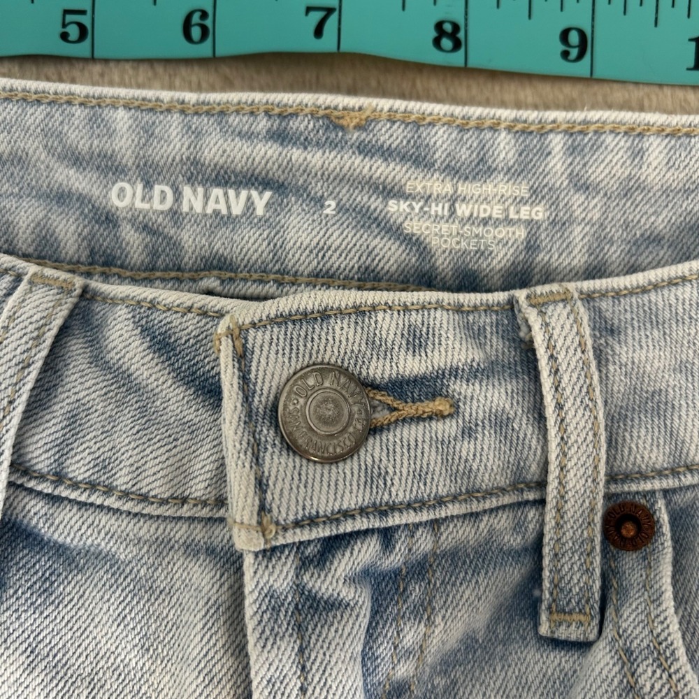 Old Navy Extra High-Rise Sky-Hi Wide-Leg Distressed Light Wash Jeans Size 2 - Picture 5 of 8